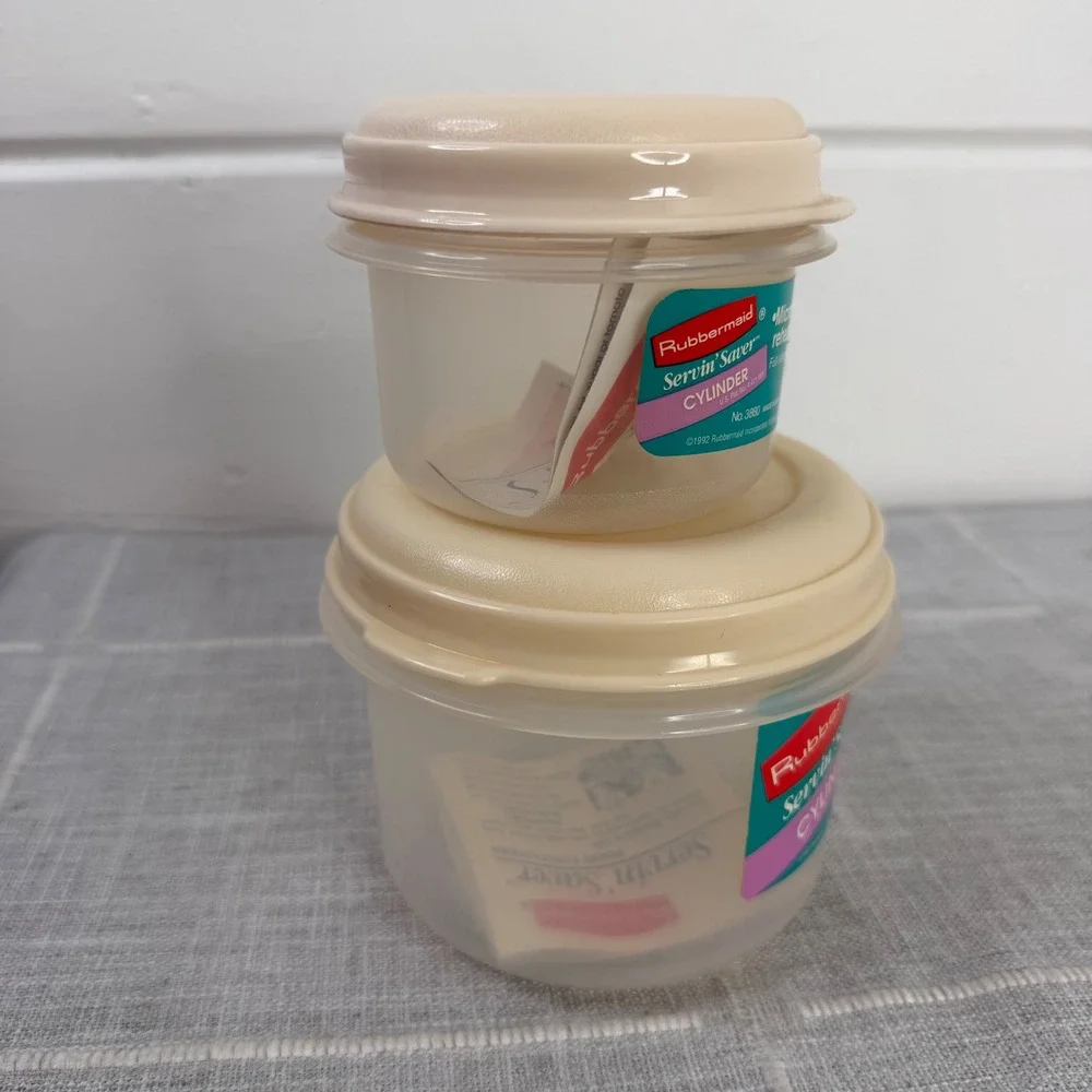 Lot of 2 Vintage Rubbermaid Cylinder Containers 1‎ Cup 3 Cups 6 & 7